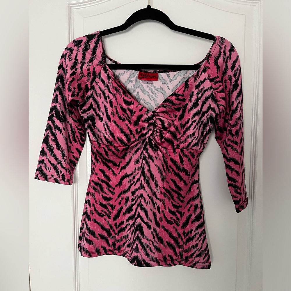 Rare Pinup Couture 50s Deadly Dames Jailbird Top in Pink Tiger Size Small